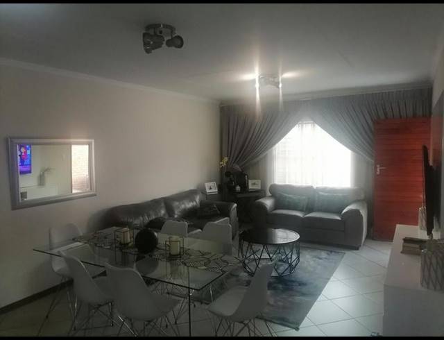 3 BEDROOM SIMPLEX FOR SALE IN MONAVONI